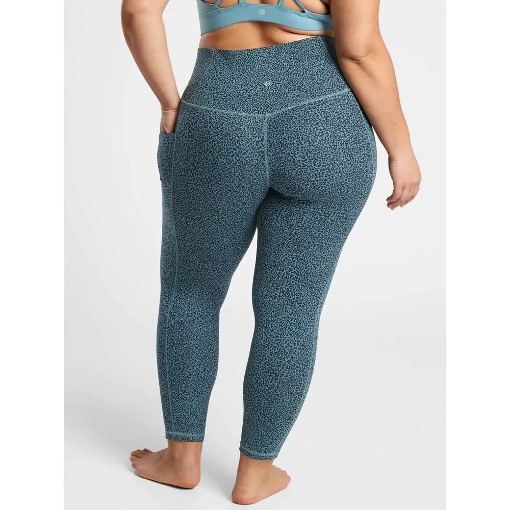 Athleta Salutation Stash Pocket II Textured 7/8 Tight Blue Cheetah Plus Size 2X - Picture 1 of 12